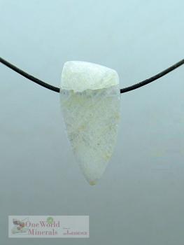 Preview: Freudentränen,  handgeschliffener Mondstein Schmuckanhänger (Var.2)